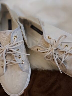 Tommy Hilfiger Off-White Canvas Lace-Up Trainers with Gold Eyelets